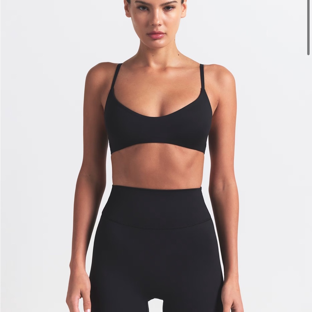 NikeSKIMS Matte
Women's Micro-Scoop Bra in black